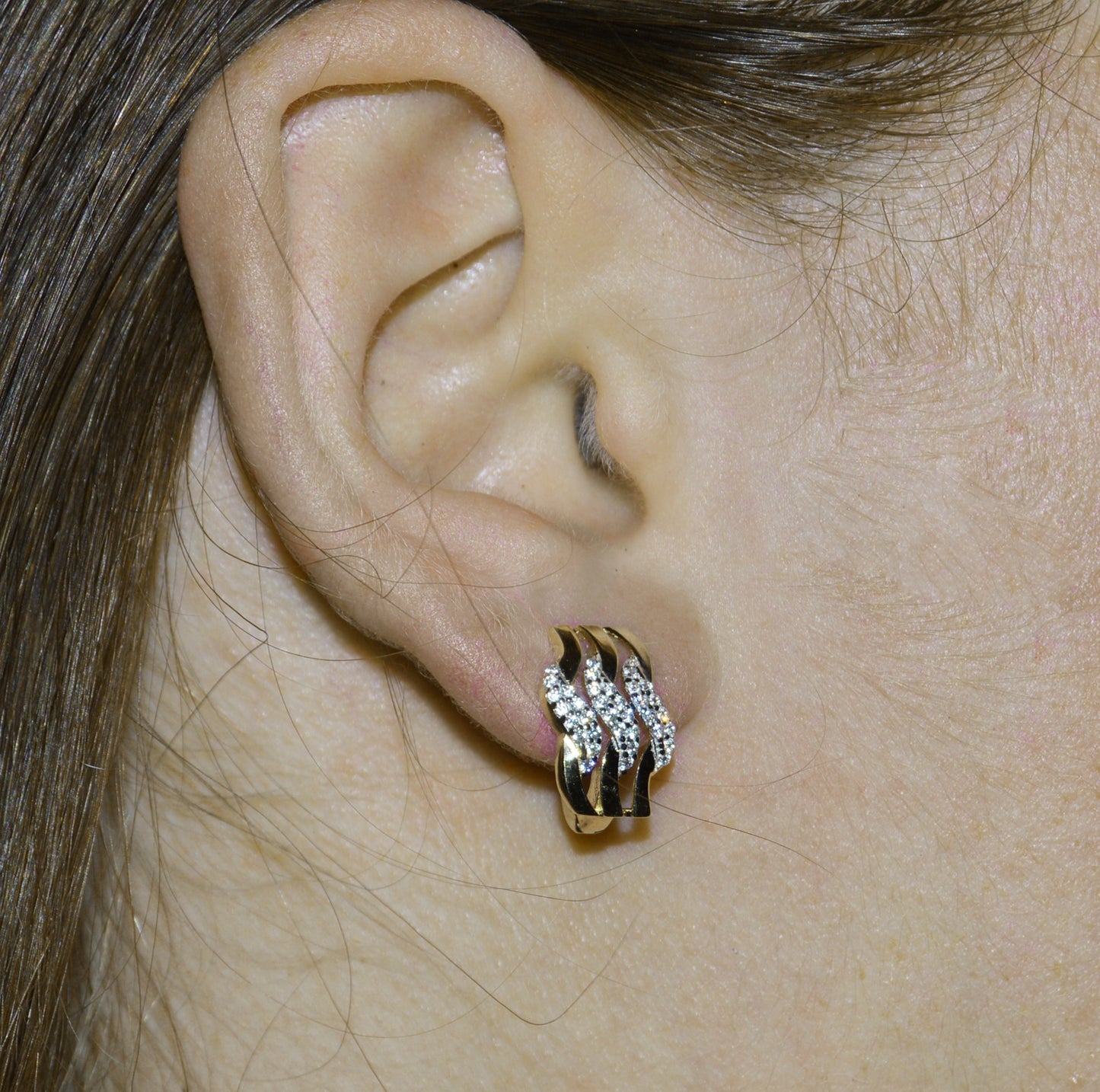 14k Yellow Gold Cubic Zirconia Wavy Fancy Semi-hoop Earrings (10 mm)