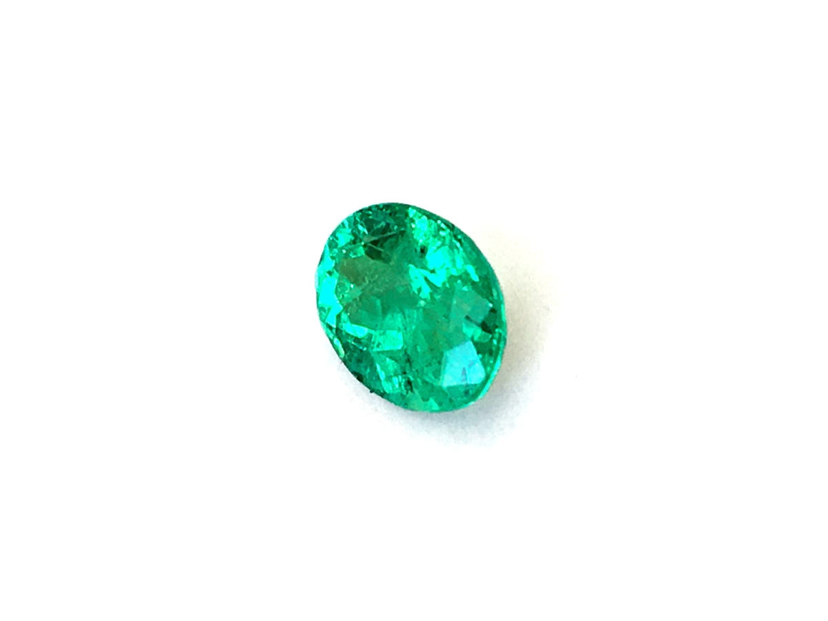 Natural Oval-shape 1.34 carat Green Emerald - GIA Certified