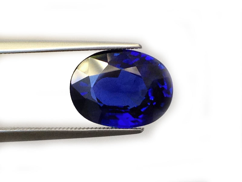 Natural Deep Blue Sapphire Oval-shape 7.03 carats with GIA Report